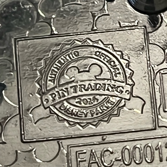 Disney Mickey Mouse Pirate Pin - Picture 4 of 5